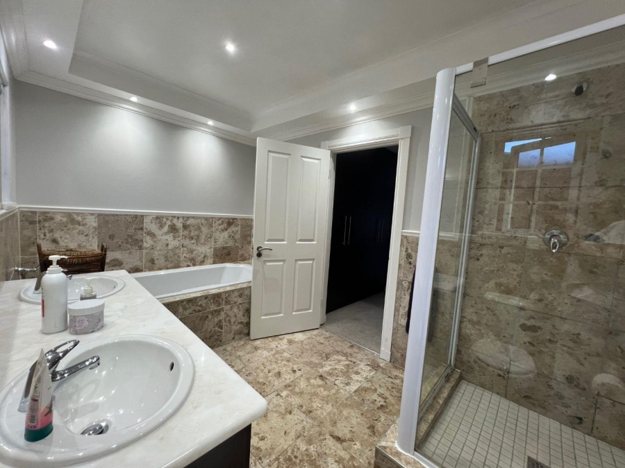 To Let 4 Bedroom Property for Rent in Walmer Eastern Cape